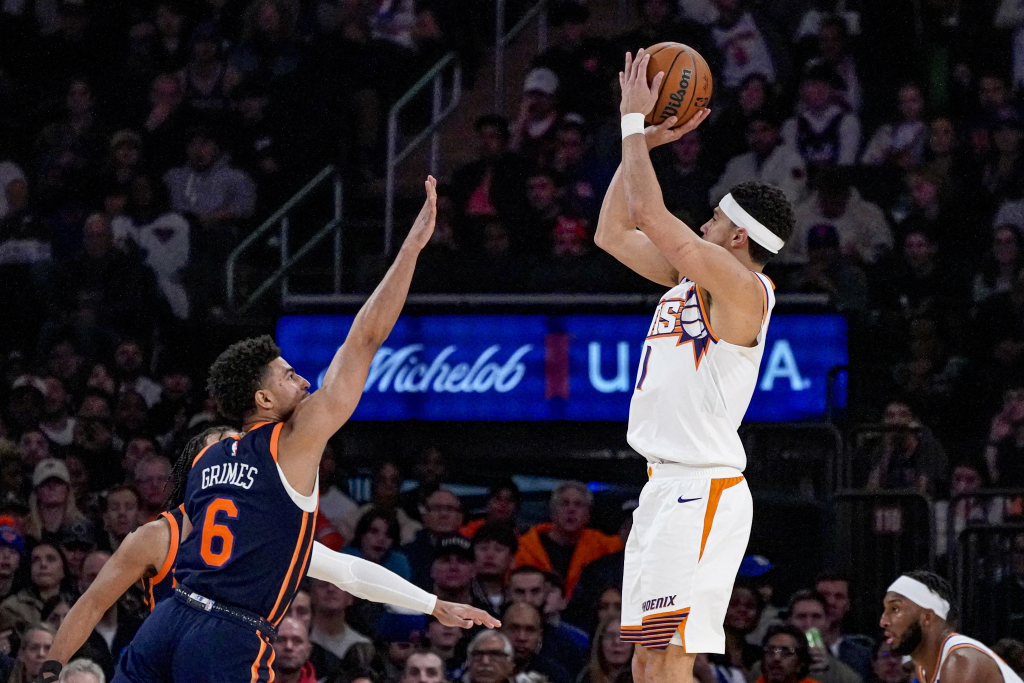 Die Phoenix Suns besiegten die New York Knicks knapp und verlängerten damit ihre sieben Spiele andauernde Siegesserie